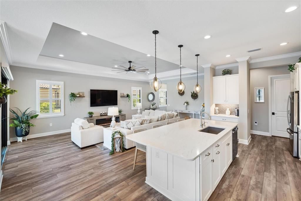 En Venta: $879,000 (3 camas, 2 baños, 2427 Pies cuadrados)