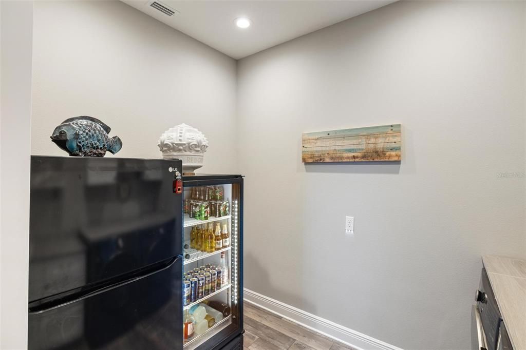 En Venta: $879,000 (3 camas, 2 baños, 2427 Pies cuadrados)