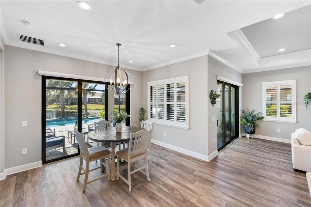 En Venta: $879,000 (3 camas, 2 baños, 2427 Pies cuadrados)