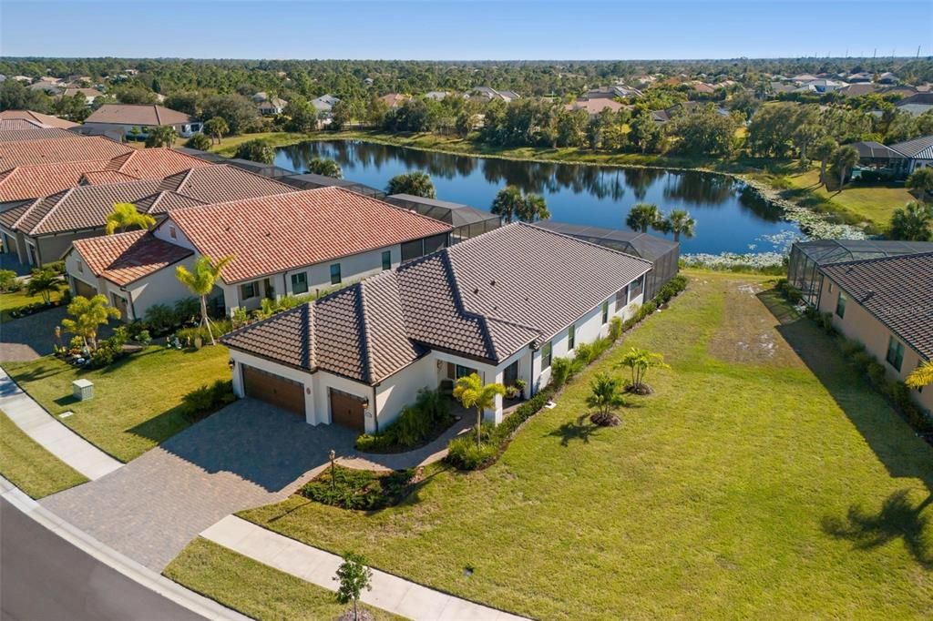 En Venta: $879,000 (3 camas, 2 baños, 2427 Pies cuadrados)