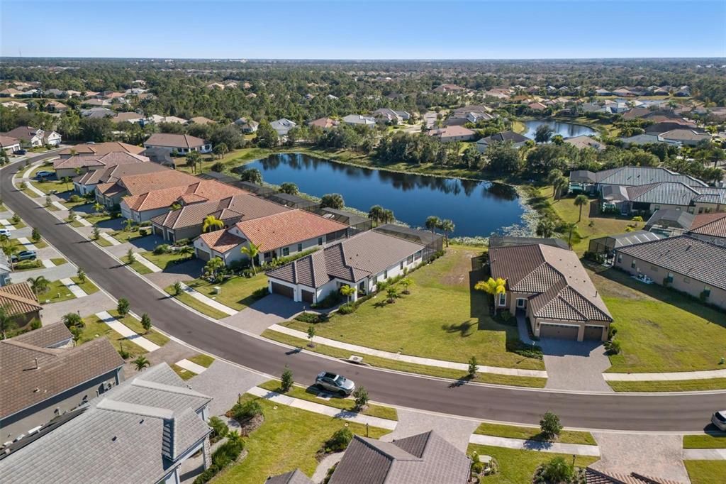 En Venta: $879,000 (3 camas, 2 baños, 2427 Pies cuadrados)