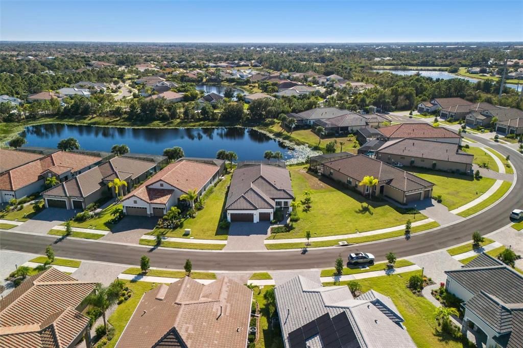 En Venta: $879,000 (3 camas, 2 baños, 2427 Pies cuadrados)