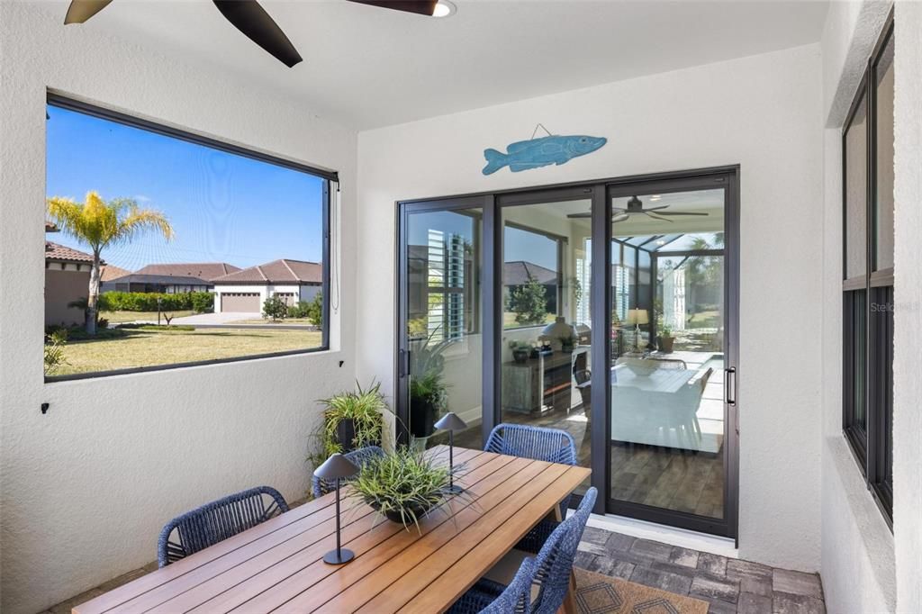 En Venta: $879,000 (3 camas, 2 baños, 2427 Pies cuadrados)