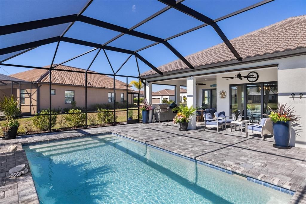 En Venta: $879,000 (3 camas, 2 baños, 2427 Pies cuadrados)