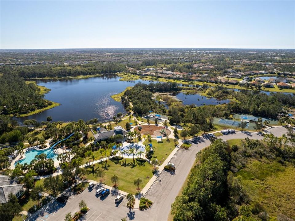 En Venta: $879,000 (3 camas, 2 baños, 2427 Pies cuadrados)