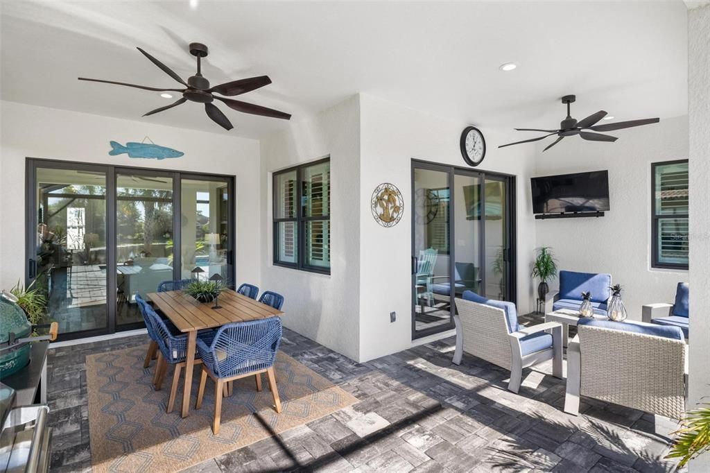 En Venta: $879,000 (3 camas, 2 baños, 2427 Pies cuadrados)