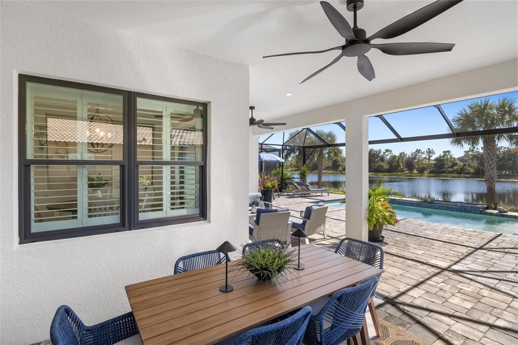 En Venta: $879,000 (3 camas, 2 baños, 2427 Pies cuadrados)