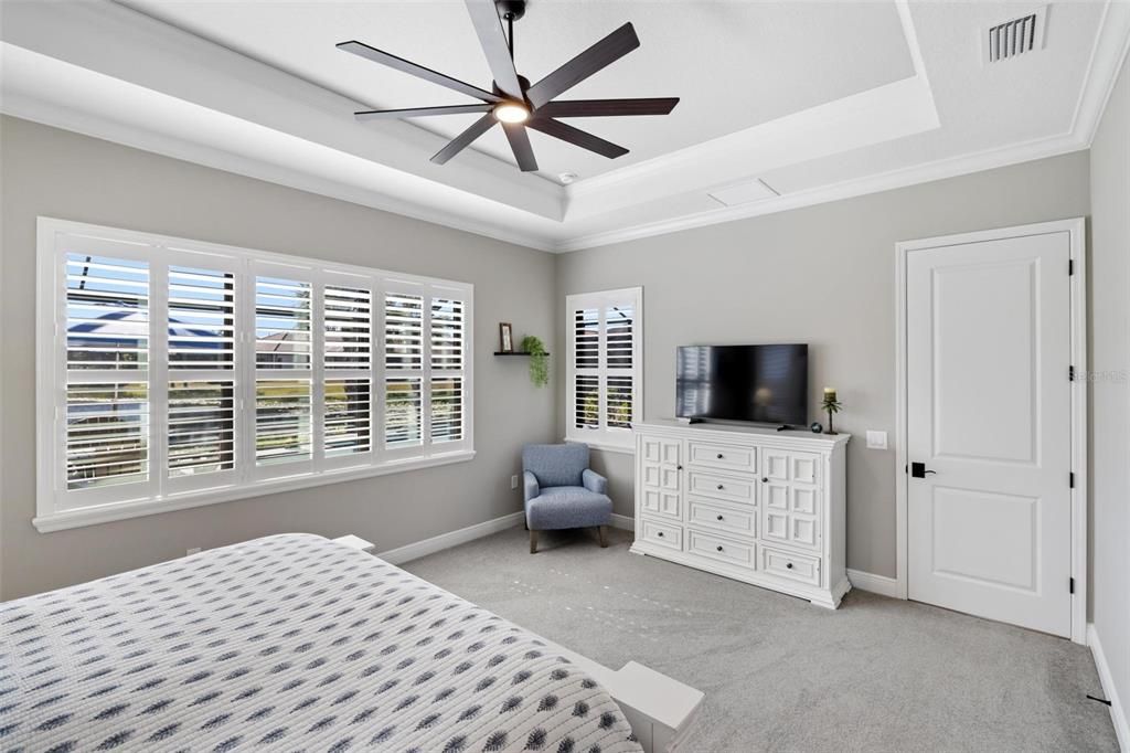 En Venta: $879,000 (3 camas, 2 baños, 2427 Pies cuadrados)