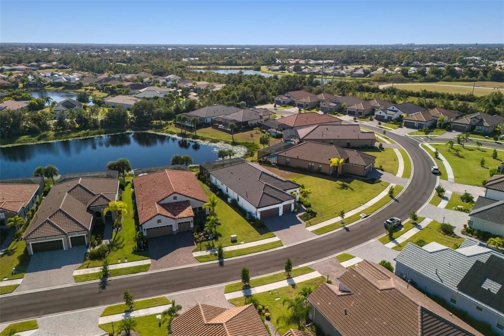 En Venta: $879,000 (3 camas, 2 baños, 2427 Pies cuadrados)