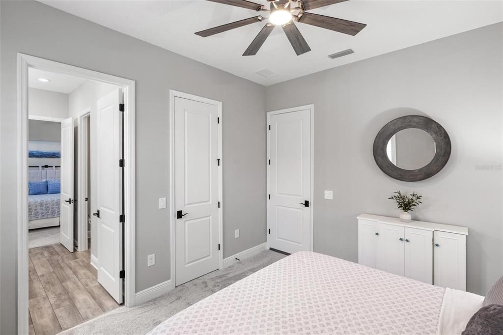 En Venta: $879,000 (3 camas, 2 baños, 2427 Pies cuadrados)