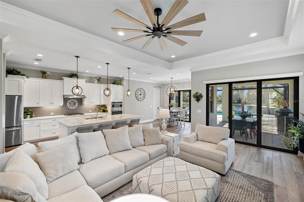 En Venta: $879,000 (3 camas, 2 baños, 2427 Pies cuadrados)