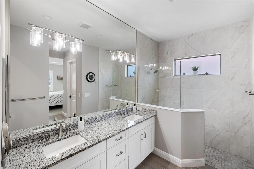 En Venta: $879,000 (3 camas, 2 baños, 2427 Pies cuadrados)