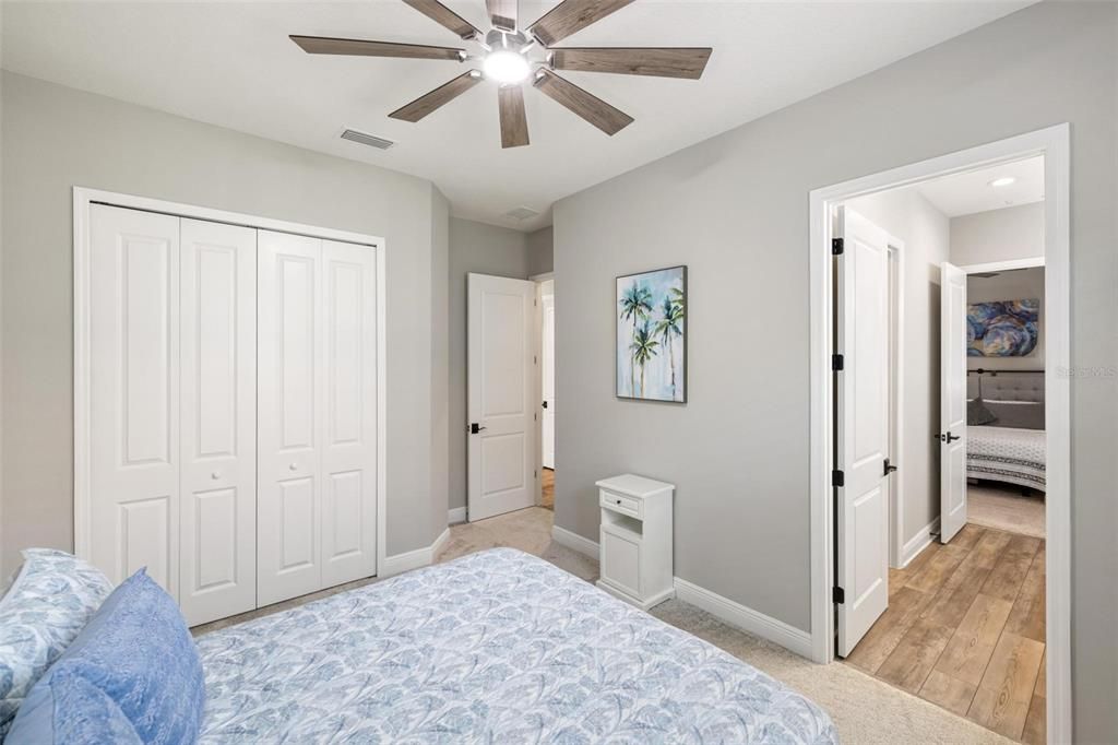 En Venta: $879,000 (3 camas, 2 baños, 2427 Pies cuadrados)