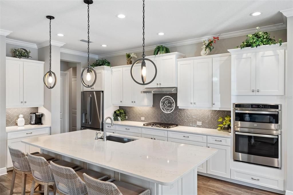 En Venta: $879,000 (3 camas, 2 baños, 2427 Pies cuadrados)