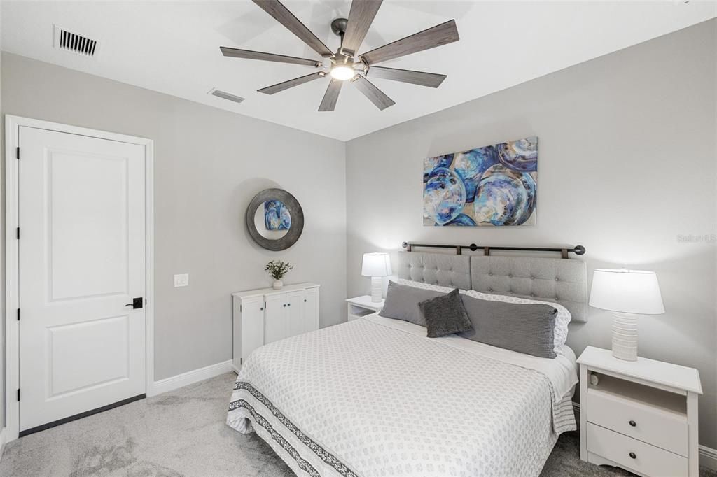 En Venta: $879,000 (3 camas, 2 baños, 2427 Pies cuadrados)