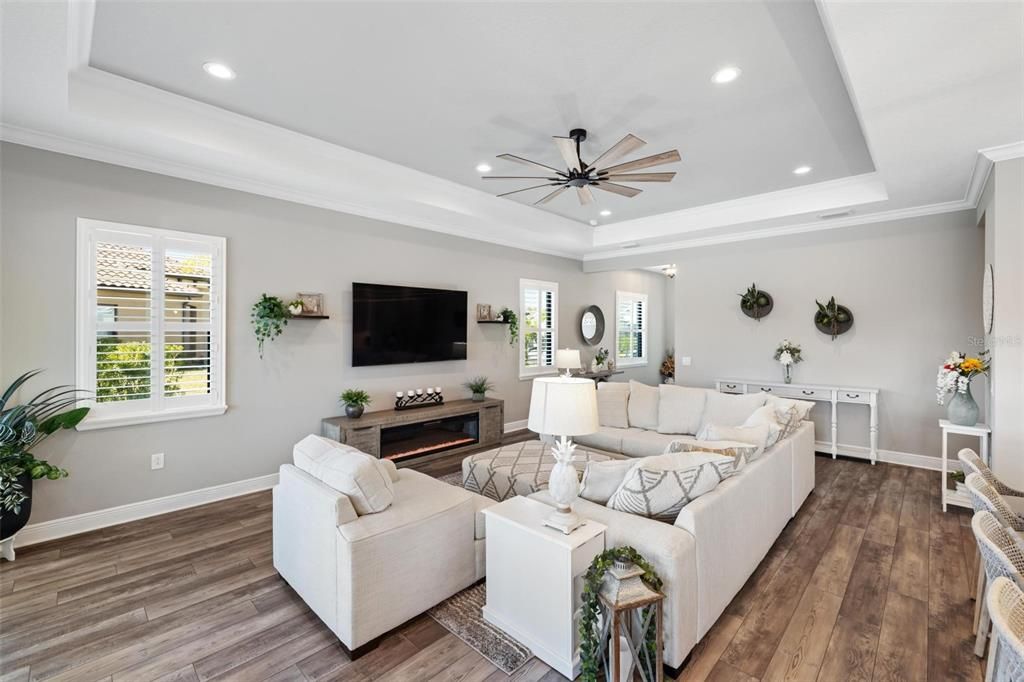 En Venta: $879,000 (3 camas, 2 baños, 2427 Pies cuadrados)