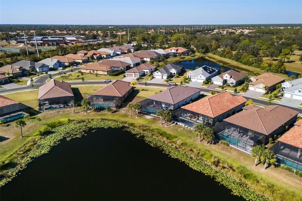 En Venta: $879,000 (3 camas, 2 baños, 2427 Pies cuadrados)