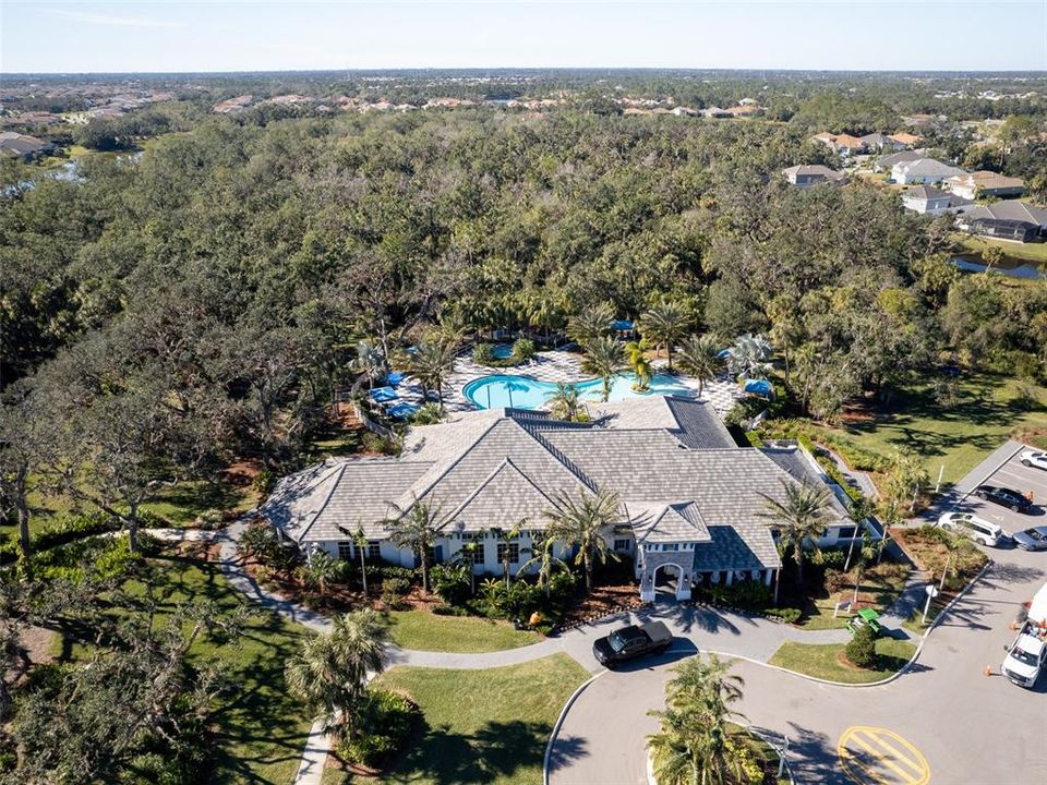 En Venta: $879,000 (3 camas, 2 baños, 2427 Pies cuadrados)