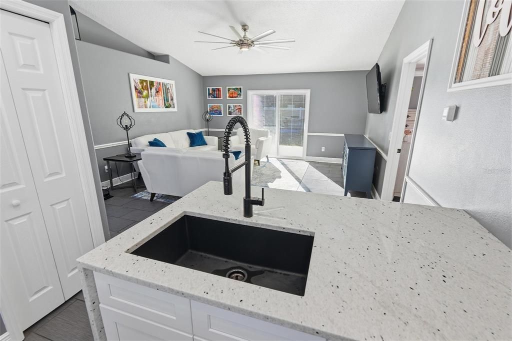 待售: $372,000 (3 贝兹, 2 浴室, 1292 平方英尺)