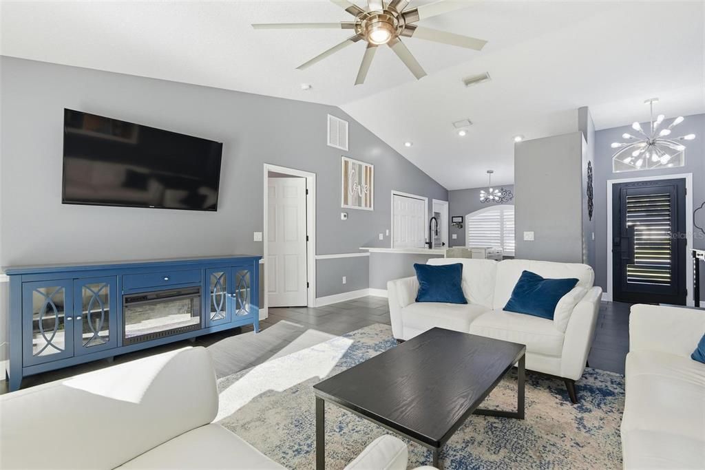 待售: $372,000 (3 贝兹, 2 浴室, 1292 平方英尺)