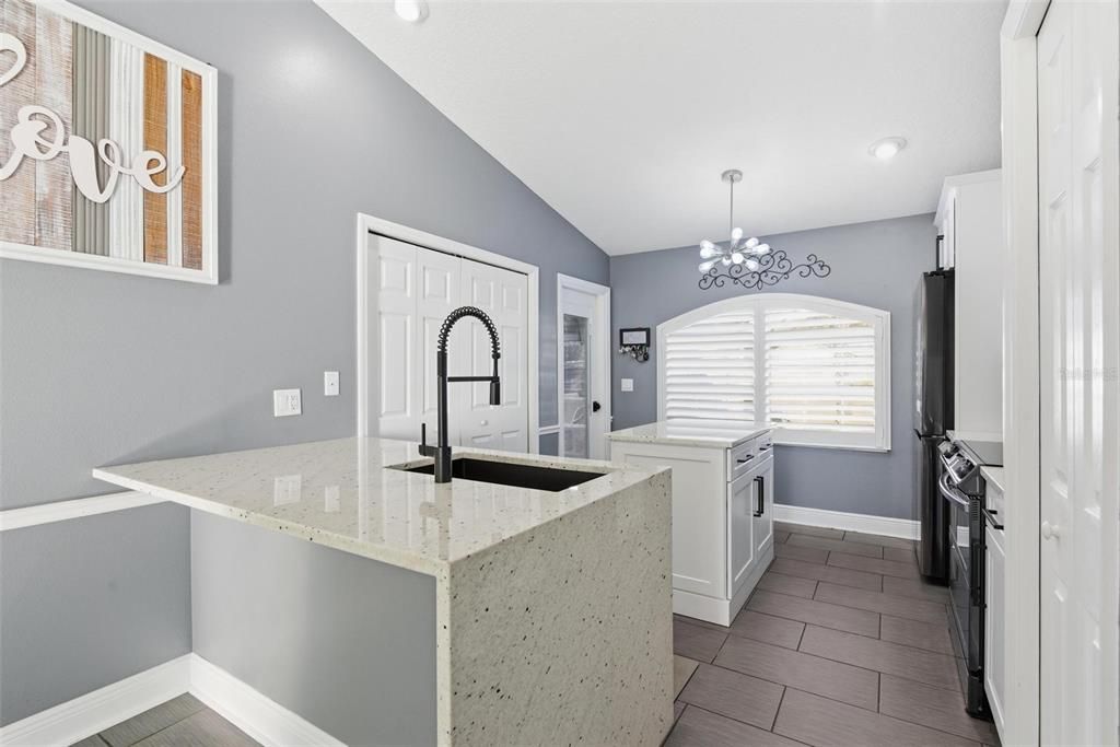 待售: $372,000 (3 贝兹, 2 浴室, 1292 平方英尺)