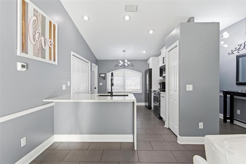 待售: $372,000 (3 贝兹, 2 浴室, 1292 平方英尺)