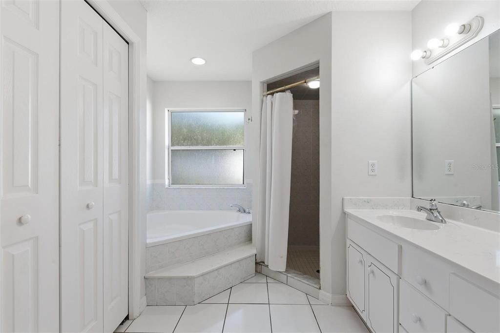 待售: $372,000 (3 贝兹, 2 浴室, 1292 平方英尺)