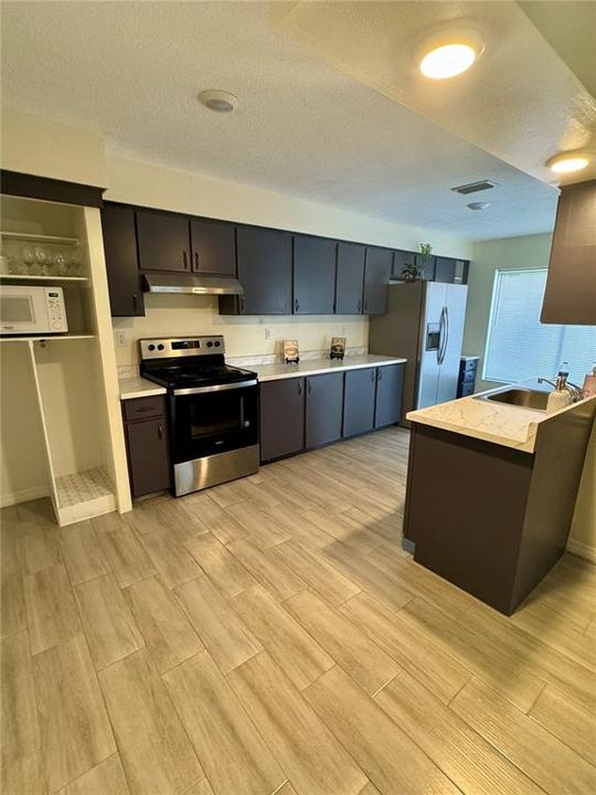 出租: $2,200 (2 贝兹, 2 浴室, 1218 平方英尺)