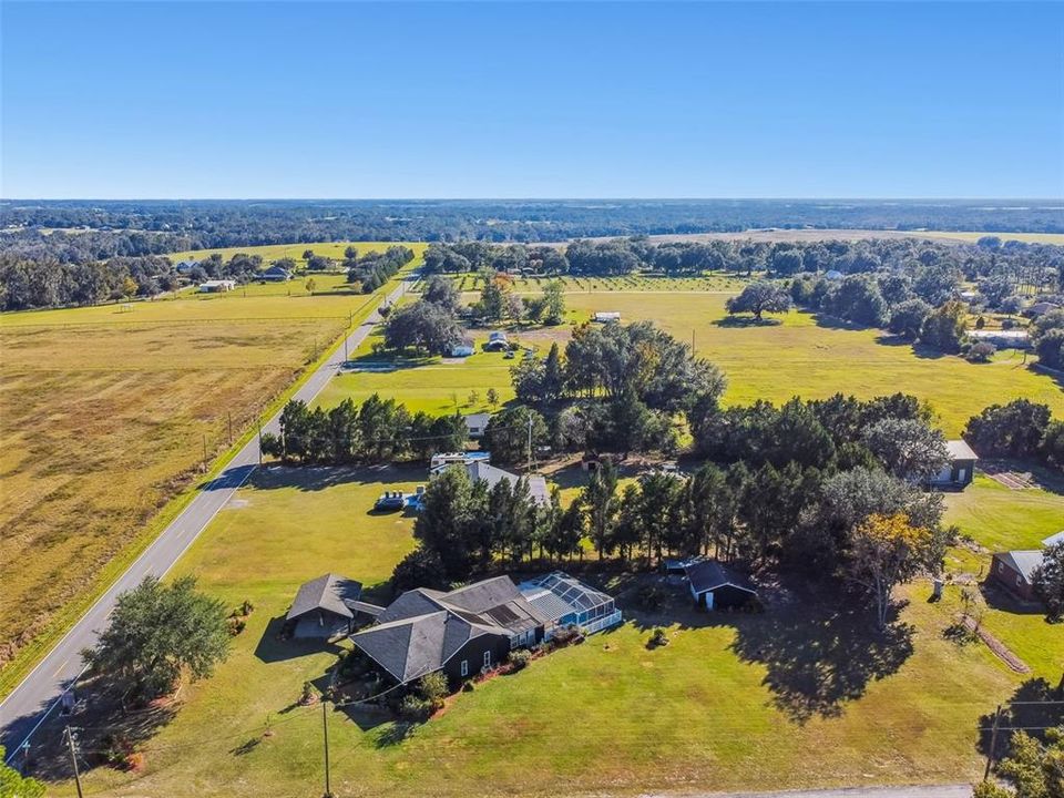 For Sale: $559,900 (3 beds, 2 baths, 2212 Square Feet)