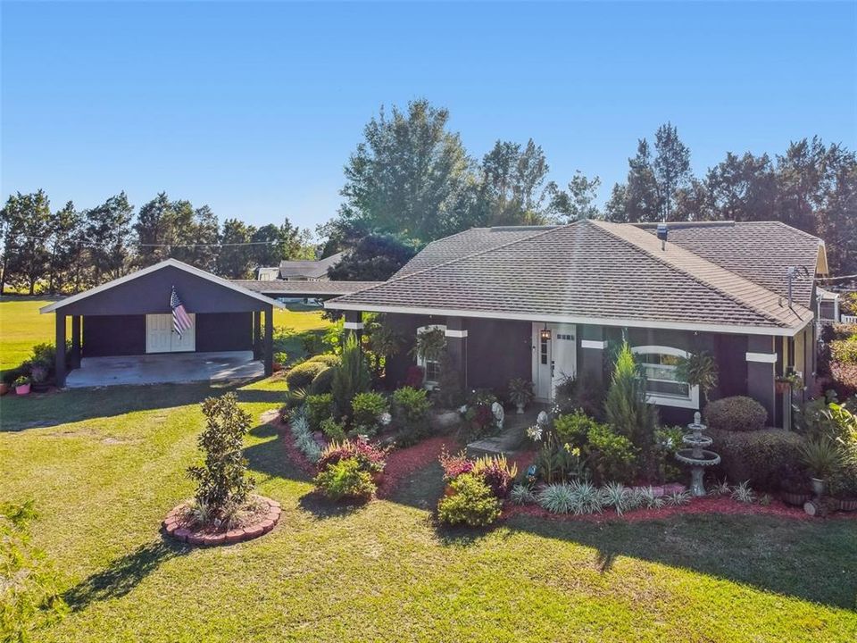 For Sale: $559,900 (3 beds, 2 baths, 2212 Square Feet)