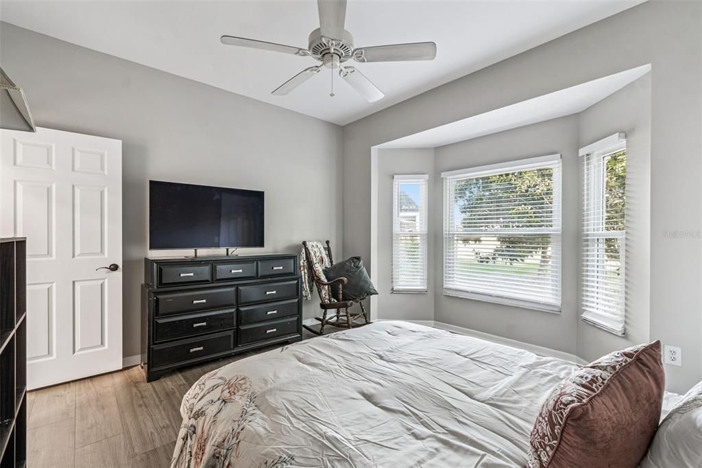 For Sale: $559,900 (3 beds, 2 baths, 2212 Square Feet)