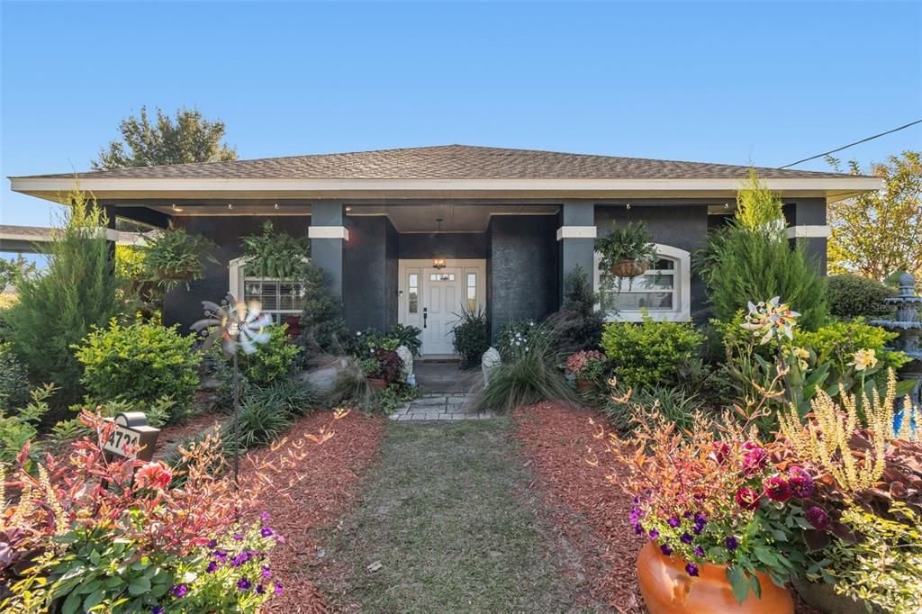 For Sale: $559,900 (3 beds, 2 baths, 2212 Square Feet)