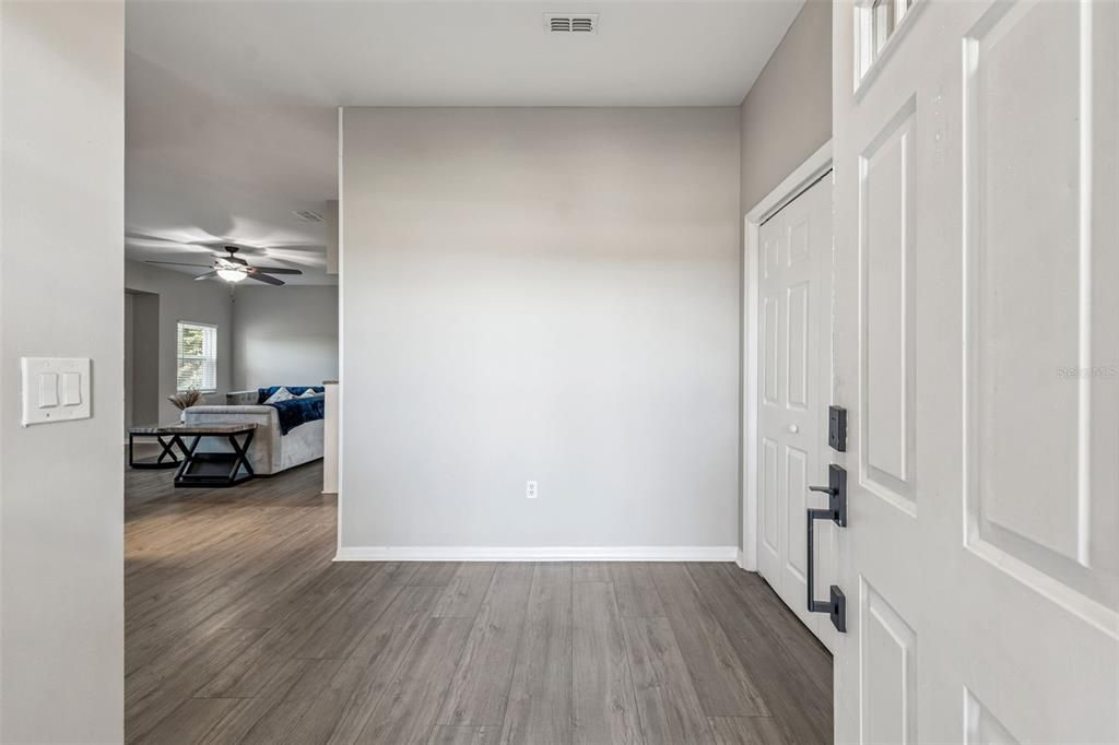 For Sale: $559,900 (3 beds, 2 baths, 2212 Square Feet)