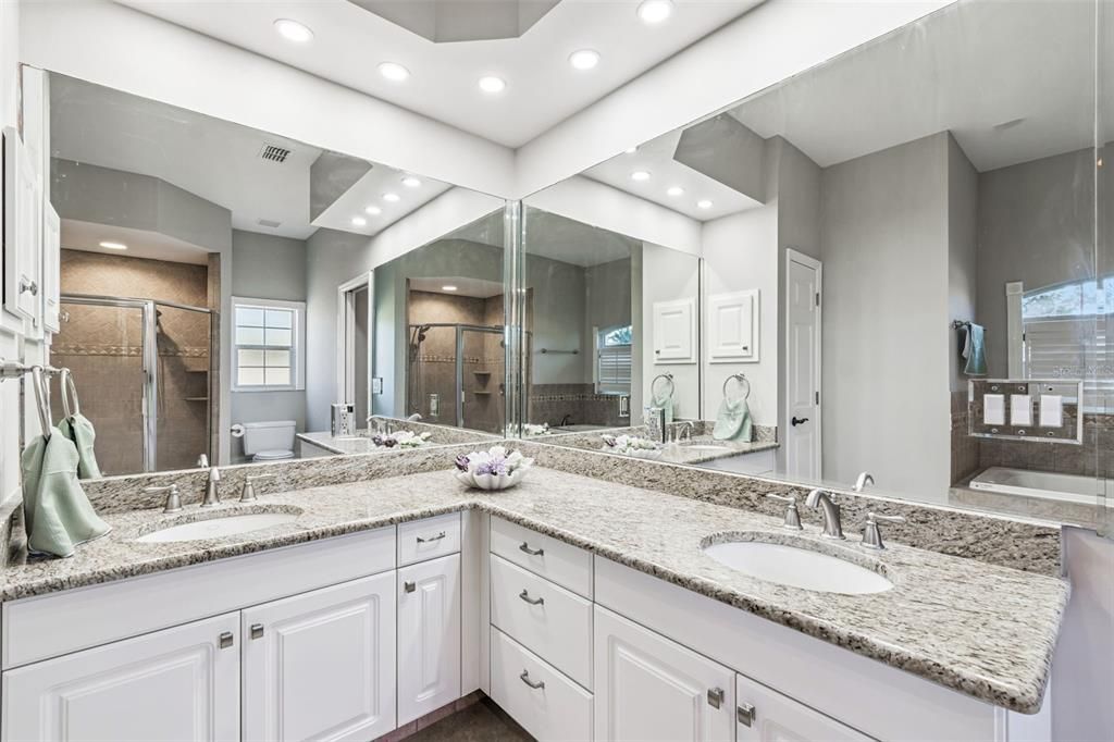 For Sale: $559,900 (3 beds, 2 baths, 2212 Square Feet)