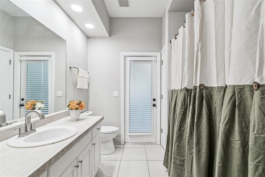 For Sale: $559,900 (3 beds, 2 baths, 2212 Square Feet)