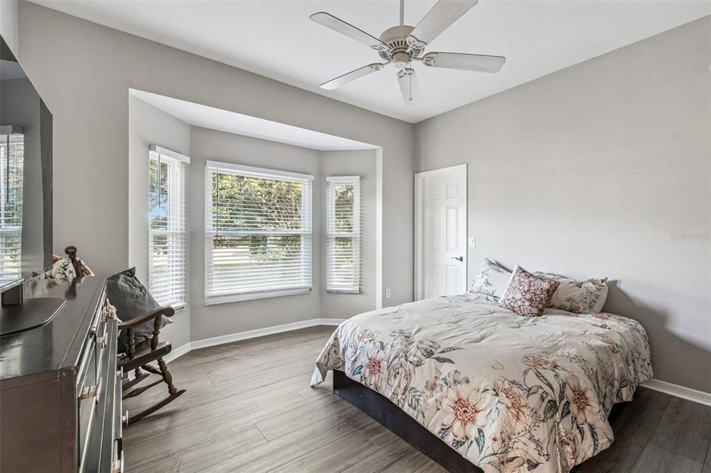 For Sale: $559,900 (3 beds, 2 baths, 2212 Square Feet)