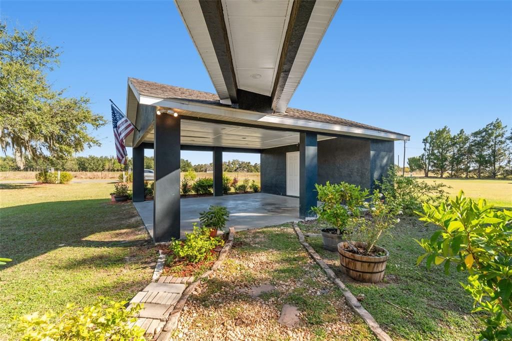 For Sale: $559,900 (3 beds, 2 baths, 2212 Square Feet)