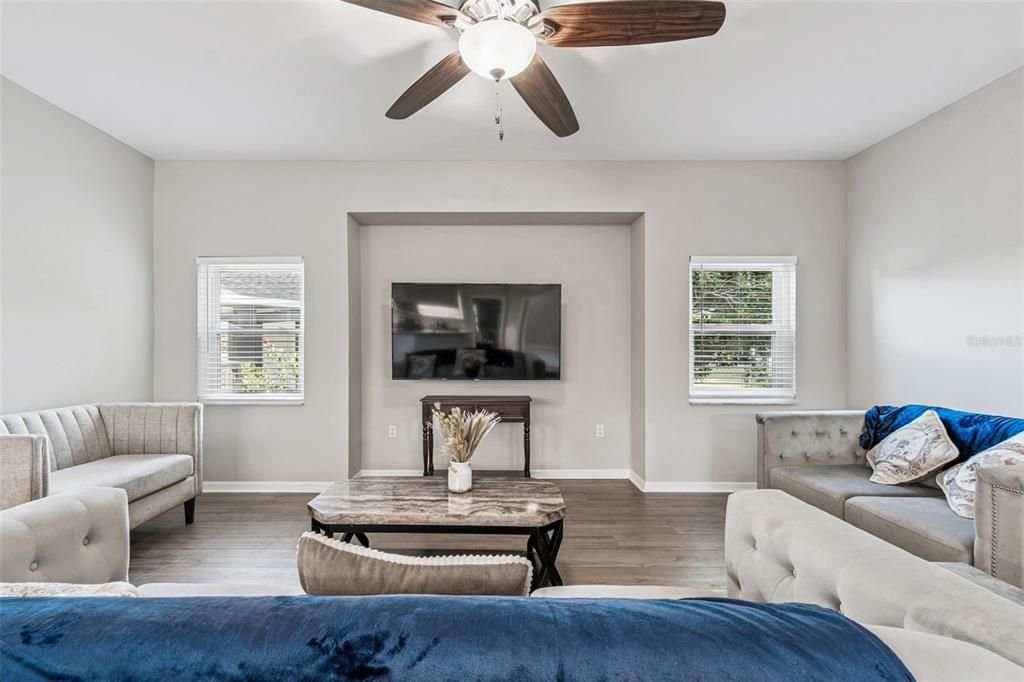 For Sale: $559,900 (3 beds, 2 baths, 2212 Square Feet)