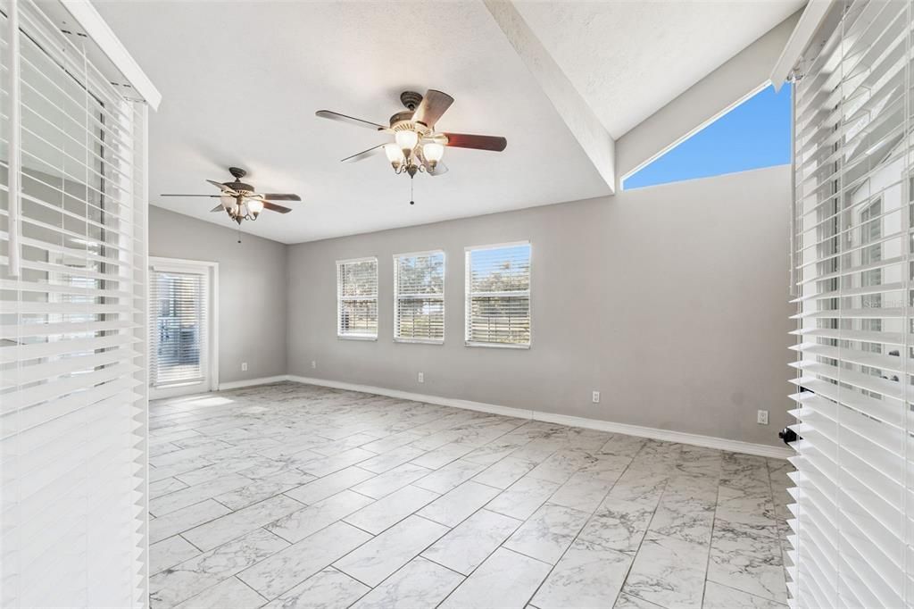 For Sale: $559,900 (3 beds, 2 baths, 2212 Square Feet)