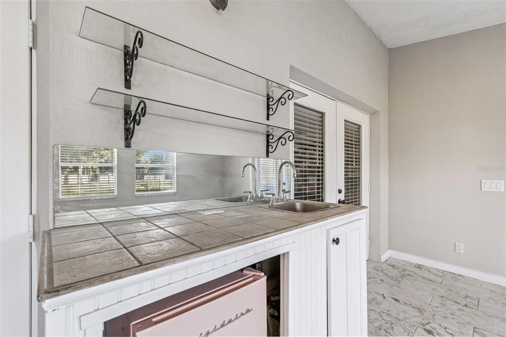 For Sale: $559,900 (3 beds, 2 baths, 2212 Square Feet)