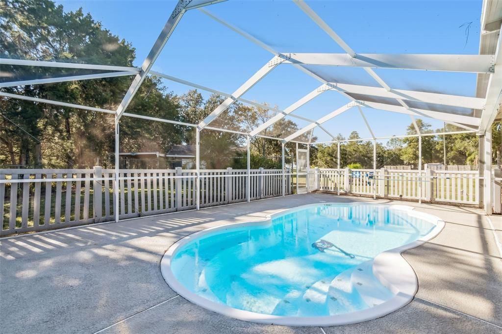 For Sale: $559,900 (3 beds, 2 baths, 2212 Square Feet)