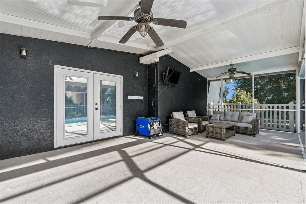 For Sale: $559,900 (3 beds, 2 baths, 2212 Square Feet)