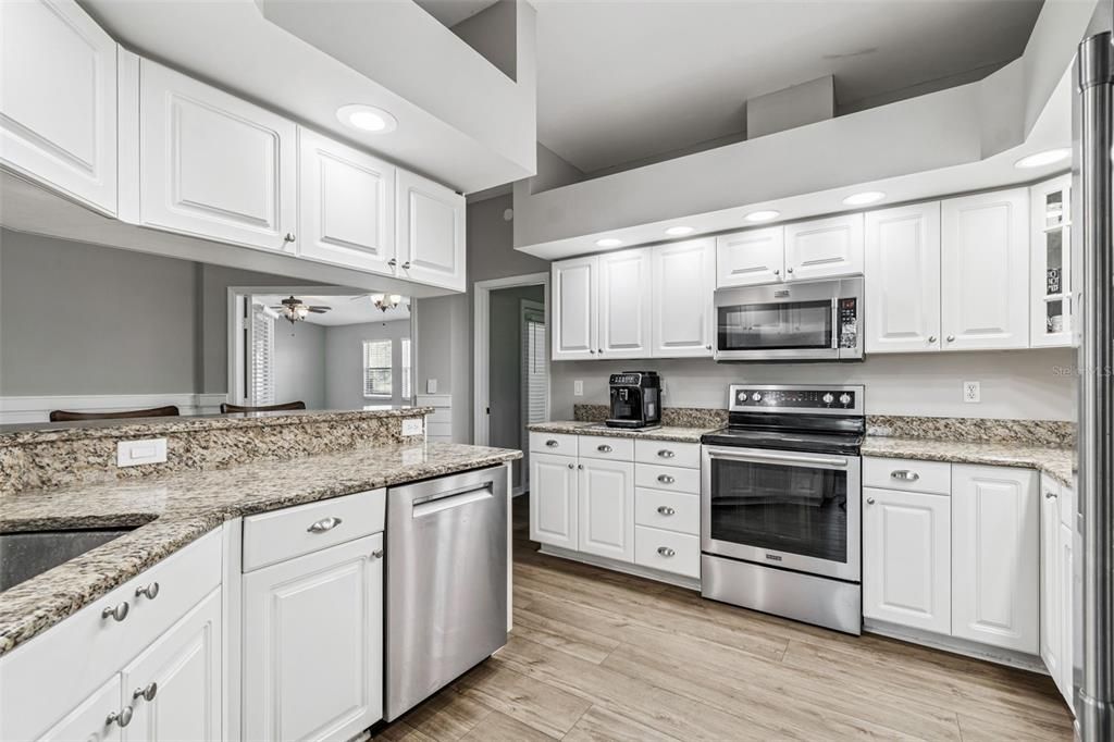 For Sale: $559,900 (3 beds, 2 baths, 2212 Square Feet)