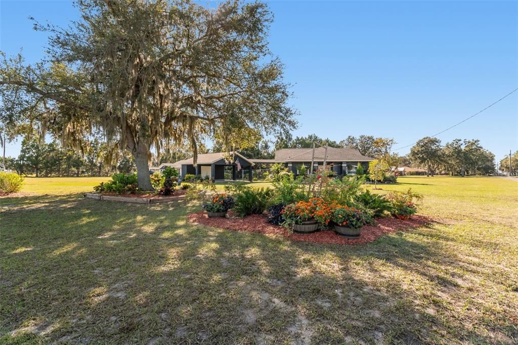 For Sale: $559,900 (3 beds, 2 baths, 2212 Square Feet)