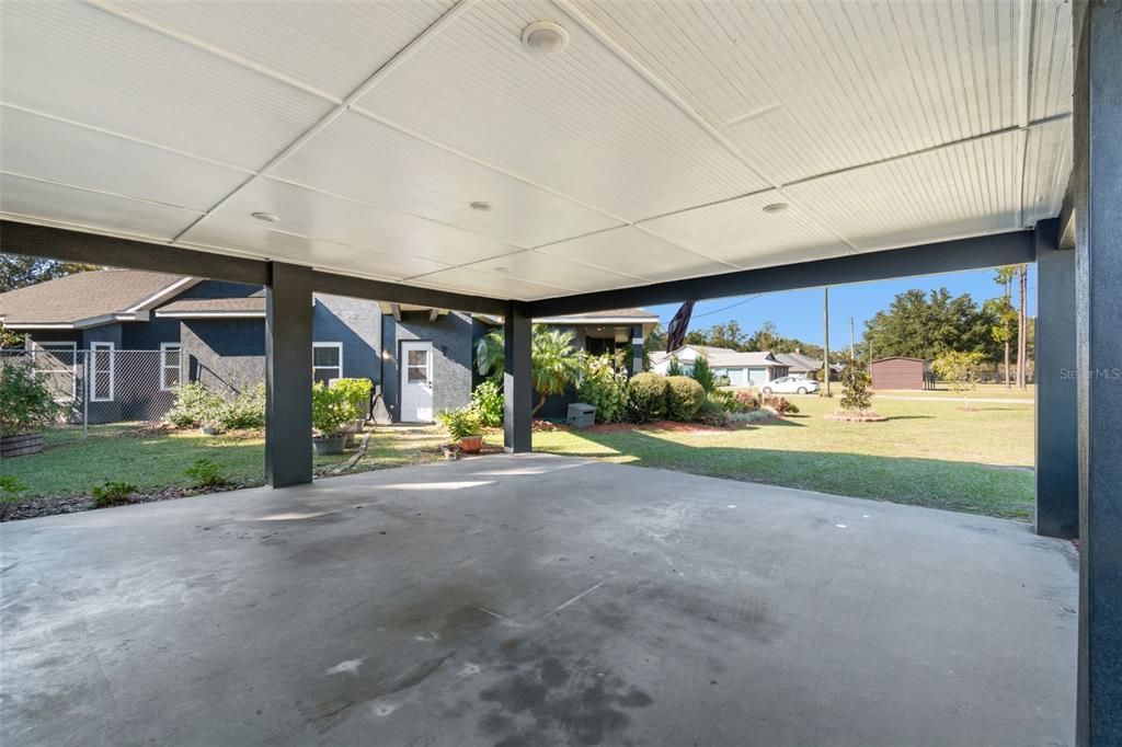 For Sale: $559,900 (3 beds, 2 baths, 2212 Square Feet)