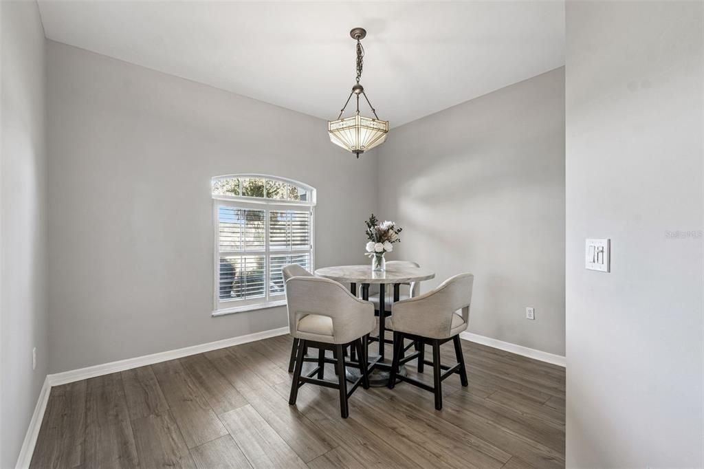 For Sale: $559,900 (3 beds, 2 baths, 2212 Square Feet)