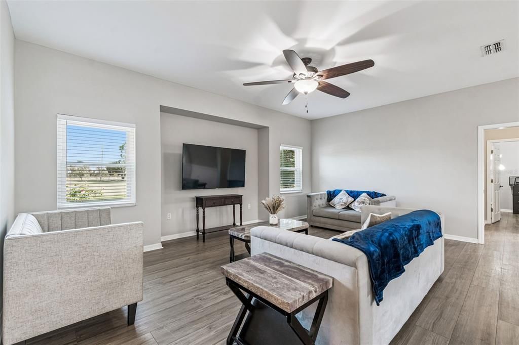 For Sale: $559,900 (3 beds, 2 baths, 2212 Square Feet)