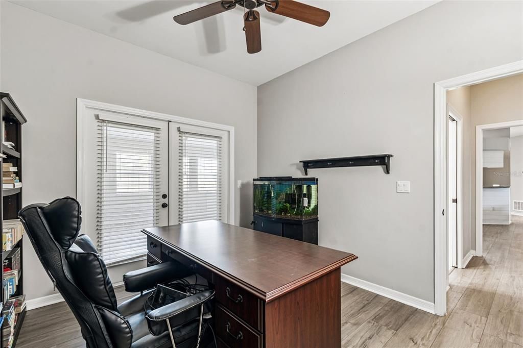 For Sale: $559,900 (3 beds, 2 baths, 2212 Square Feet)