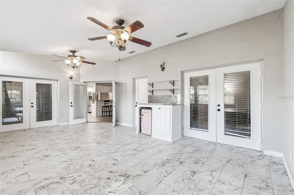 For Sale: $559,900 (3 beds, 2 baths, 2212 Square Feet)