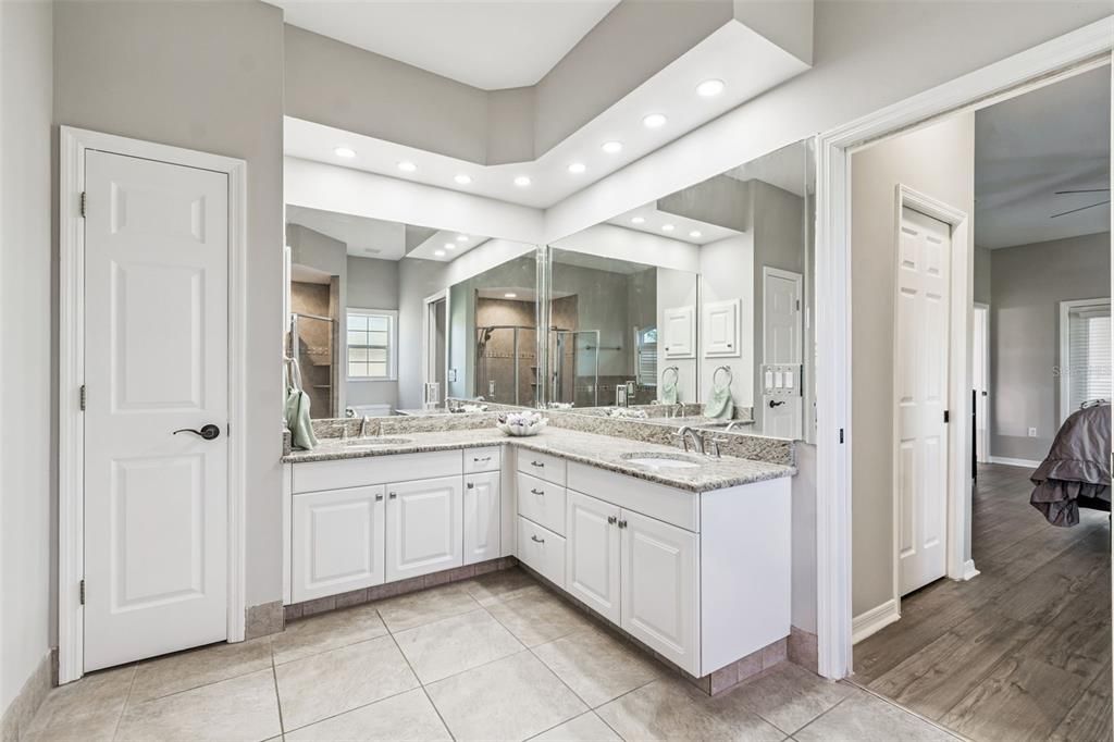 For Sale: $559,900 (3 beds, 2 baths, 2212 Square Feet)